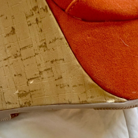 Orange Platform Sandals with Retro Flair - Picture 5 of 6